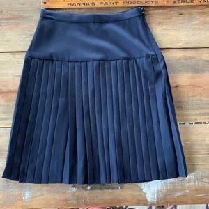 Bundle any 3 skirts for $25  🎉 
J. Crew Pleated Skirt